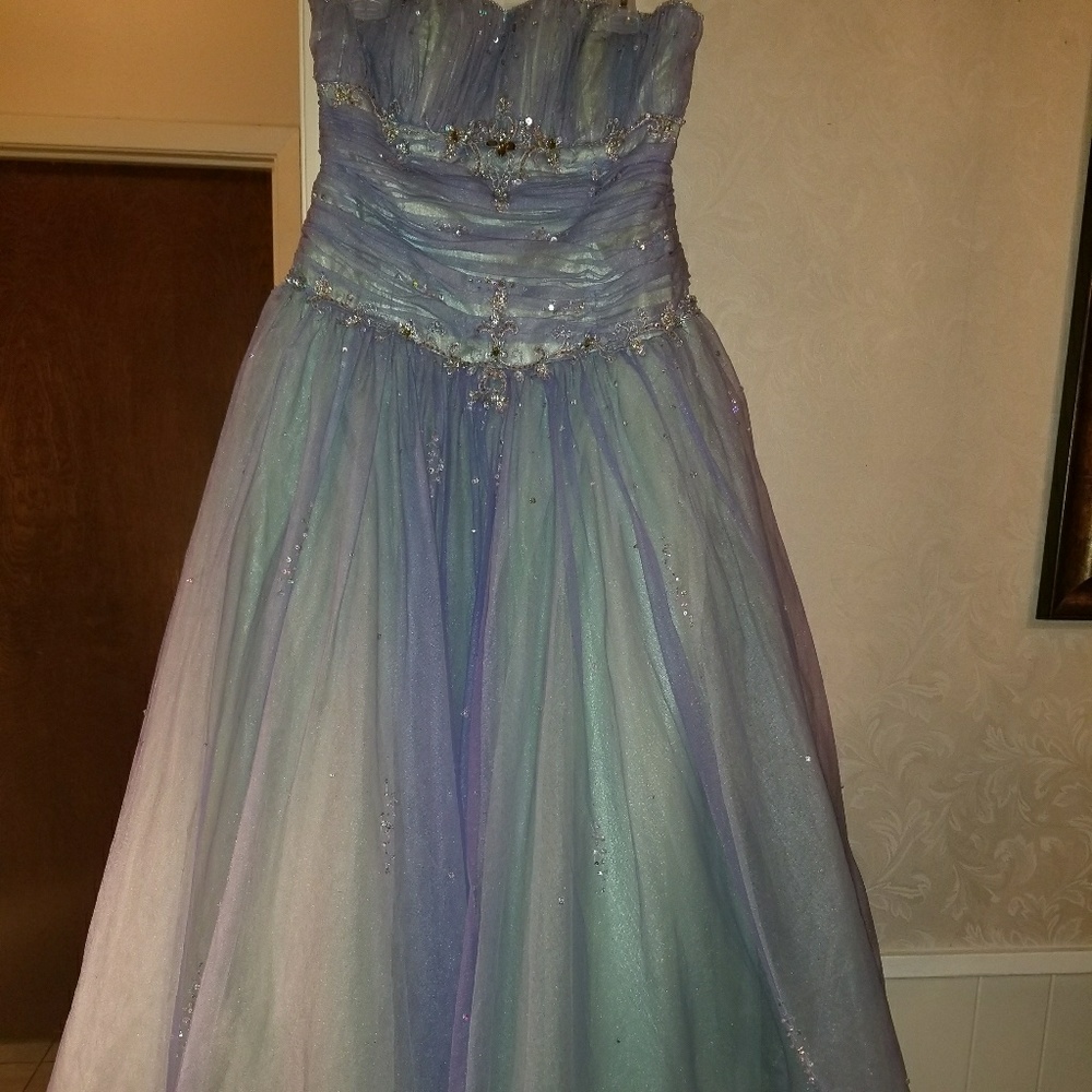 PROM DRESS⬇️PRICE DROP ⬇️